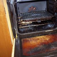 How to clean an oven - effective ways to make your oven new